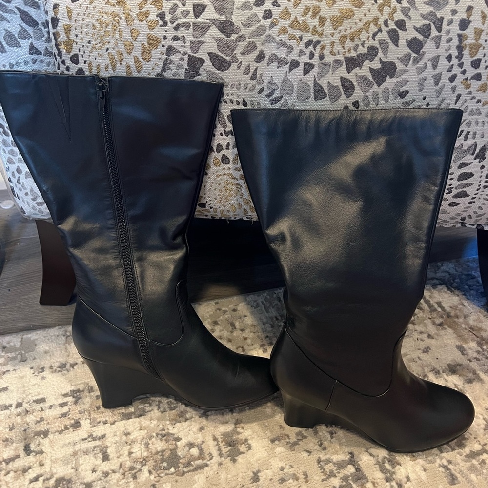 Women’s black leather Fitzwell boots size 7.5 extra wide calf